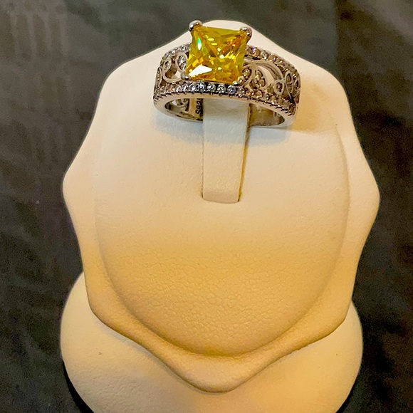 Vtg. (1975) Sterling Silver Ring With 5ctw Citrine Natural Gemstone. Size 7 - Picture 2 of 7